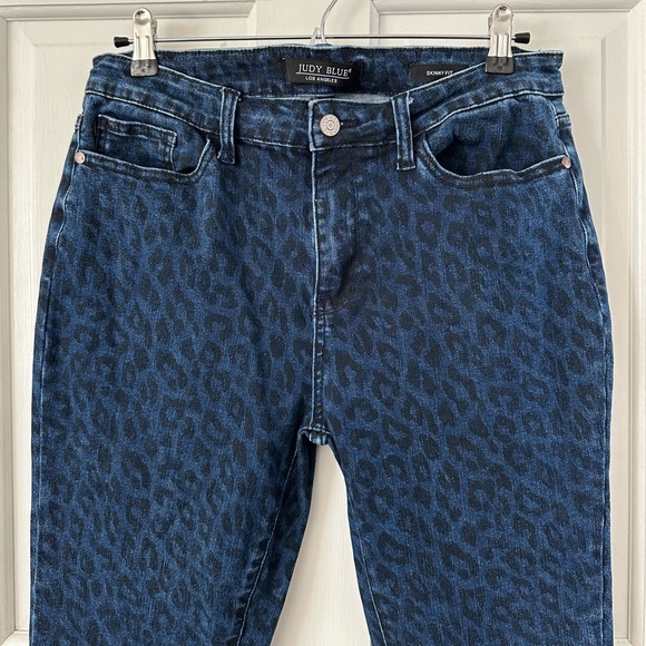 JUDY BLUE Jeans Mid-Rise Leopard Cheetah Print Skinny Raw Hem Blue Size 13/31 - Picture 4 of 15